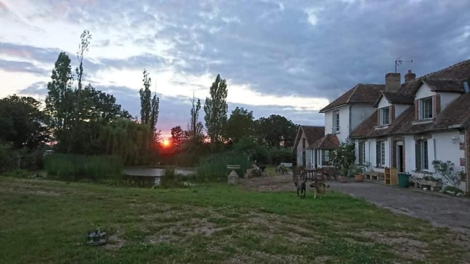 Chambre A La Ferme Saint-Martin-des-Champs  Экстерьер фото